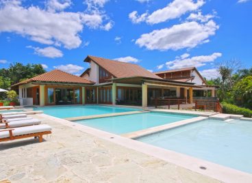 Villa Radiante Private Pool and Lounge Area
